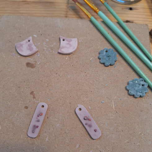 08/11/2025 | 10u00-12u30 | Gastworkshop bij HET KLEIHUS | keramische juwelen glazuren